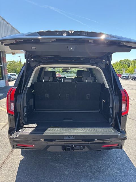 Used 2025 Ford Expedition Active AWD/4WD image 9