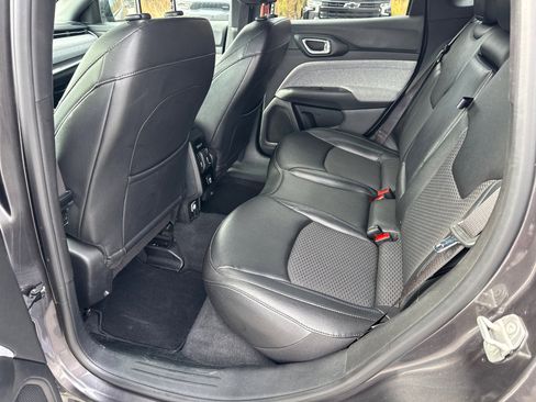 Used 2024 Jeep Compass Latitude image 20