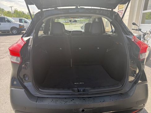 Used 2019 Nissan Kicks SR w/ SR Premium Package FWD image 9