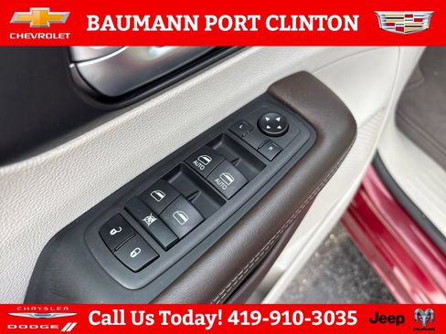 Used 2021 Chrysler Pacifica Touring-L w/ Premium & Safety Sphere Group AWD/4WD image 11