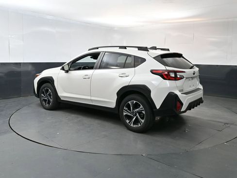 Used 2024 Subaru Crosstrek 2.0i Premium AWD/4WD image 3