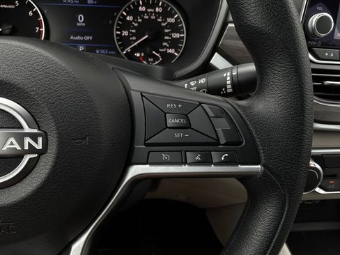 Used 2025 Nissan Altima 2.5 SV FWD image 32