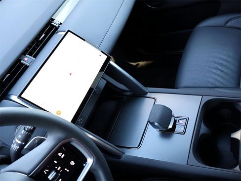 Certified 2025 Land Rover Discovery Sport Dynamic SE image 21