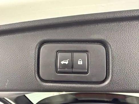 Used 2023 Nissan Pathfinder Platinum AWD/4WD image 9