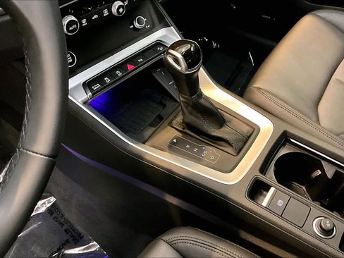 Certified 2025 Audi Q3 2.0T Premium Plus w/ Premium Plus Package AWD/4WD image 17