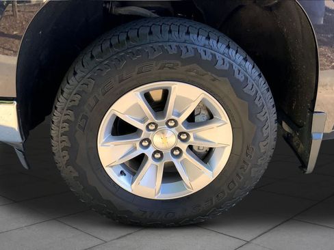 Used 2023 Chevrolet Silverado 1500 LT AWD/4WD image 11