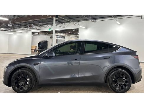 Used 2022 Tesla Model Y Long Range AWD/4WD image 8