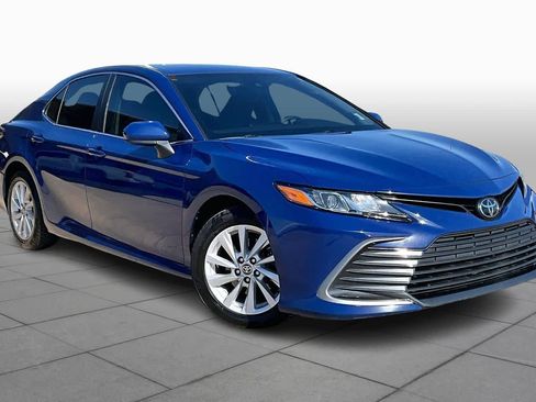 Used 2023 Toyota Camry LE image 3