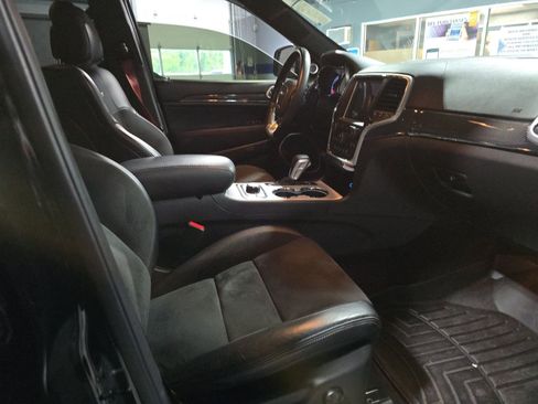 Used 2018 Jeep Grand Cherokee SRT AWD/4WD image 9