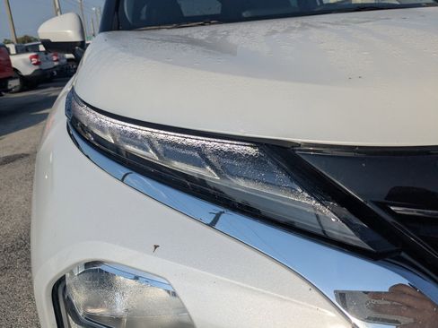 Used 2023 Mitsubishi Outlander SE image 10