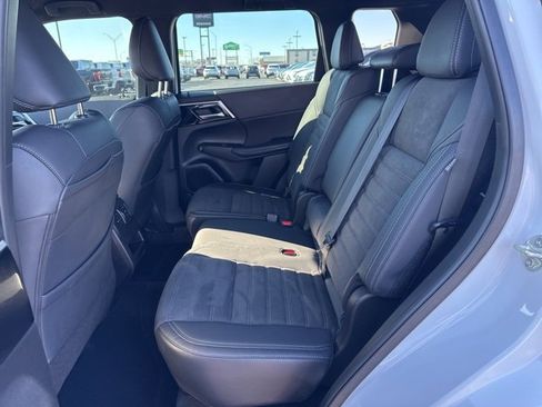 Used 2023 Mitsubishi Outlander SE image 22