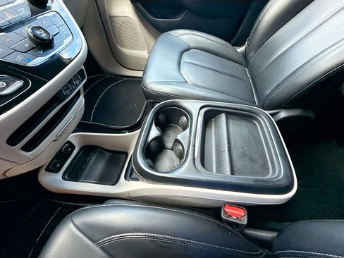 Used 2021 Chrysler Voyager Lxi image 22
