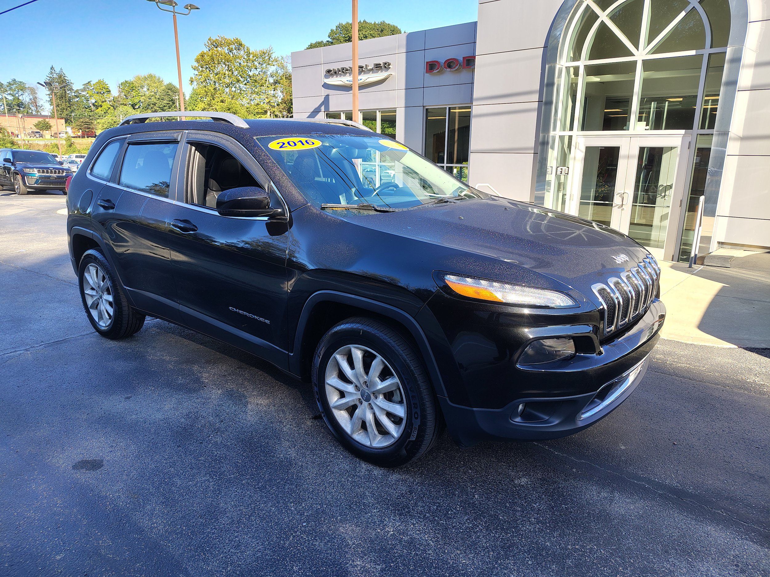 Certified 2016 Jeep Cherokee Limited AWD/4WD image 2