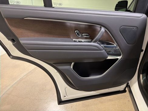 Used 2024 Land Rover Range Rover Long Wheelbase SE image 20