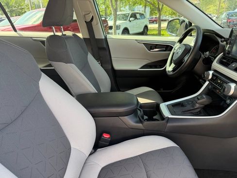 Used 2021 Toyota RAV4 XLE FWD image 7