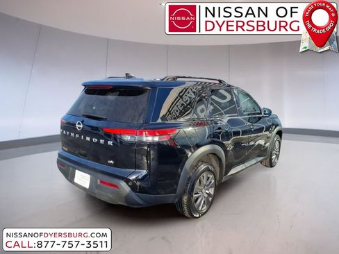 Used 2024 Nissan Pathfinder SV image 3