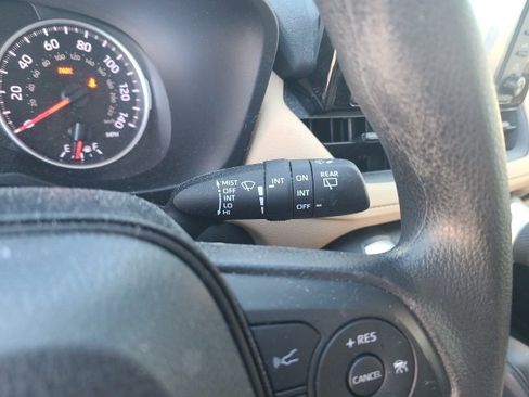 Used 2020 Toyota RAV4 XLE image 23