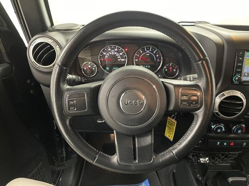 Used 2017 Jeep Wrangler Unlimited Sahara image 22