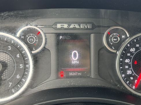 Used 2025 RAM 2500 Big Horn AWD/4WD image 33