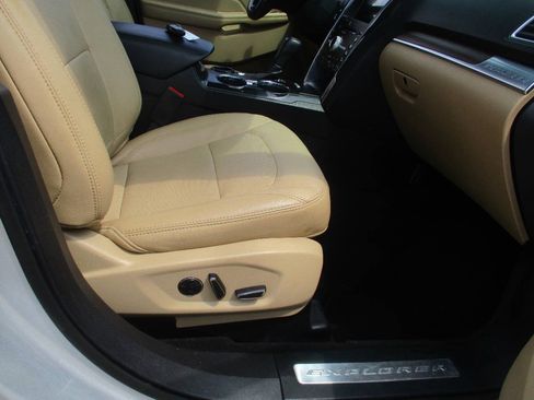 Used 2017 Ford Explorer Limited w/ Equipment Group 301A FWD image 36