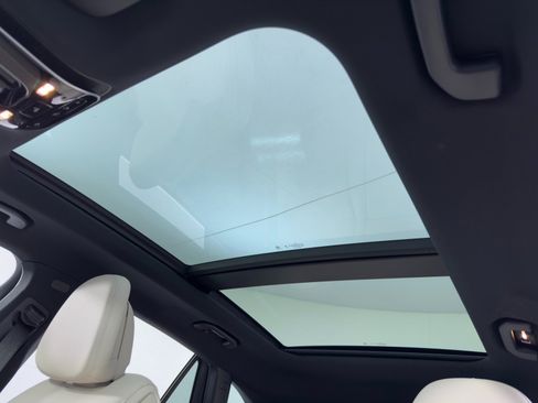 Used 2025 Mercedes-Benz GLC 300 4MATIC image 12