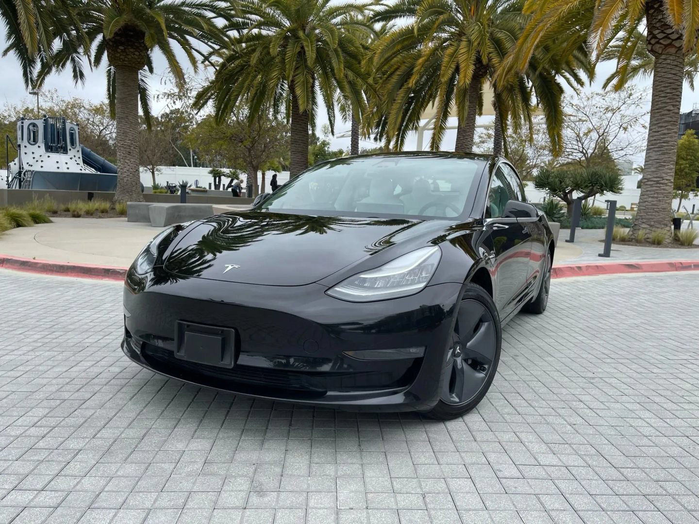 Used 2020 Tesla Model 3 Standard Range RWD image 2
