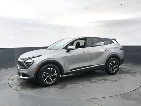 Used 2023 Kia Sportage LX image 2