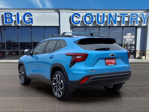 Used 2025 Chevrolet Trax RS w/ Sunroof Package image 3