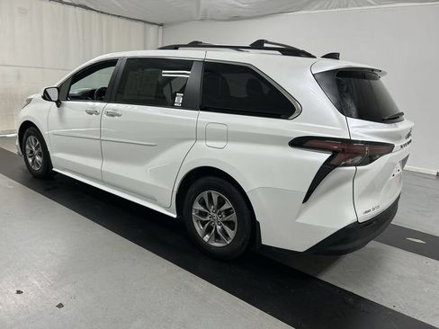Used 2023 Toyota Sienna XLE w/ XLE Plus Package AWD/4WD image 7