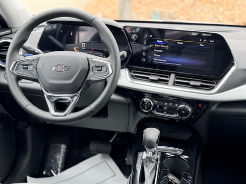 New 2026 Chevrolet Trax LT w/ Driver Confidence Package FWD image 11