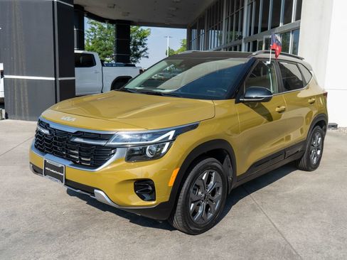 Used 2024 Kia Seltos S AWD/4WD image 3