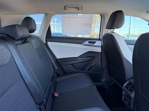 New 2026 Volkswagen Taos SE image 5