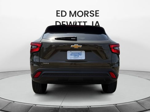 Used 2024 Chevrolet Trax LS FWD image 4