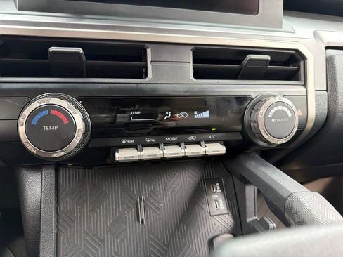 Used 2025 Toyota 4Runner SR5 AWD/4WD image 12