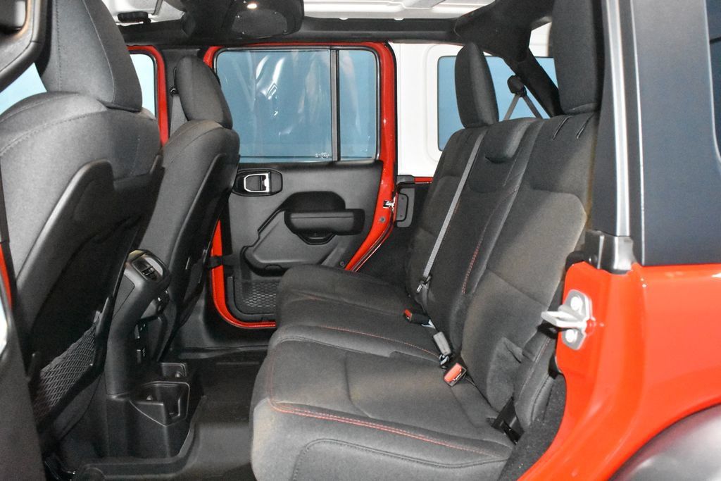 Used 2025 Jeep Wrangler Unlimited Rubicon w/ Convenience Group AWD/4WD image 19