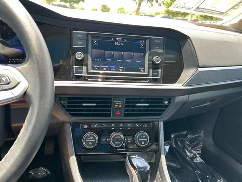 Used 2023 Volkswagen Jetta SE w/ Panoramic Sunroof Package FWD image 34