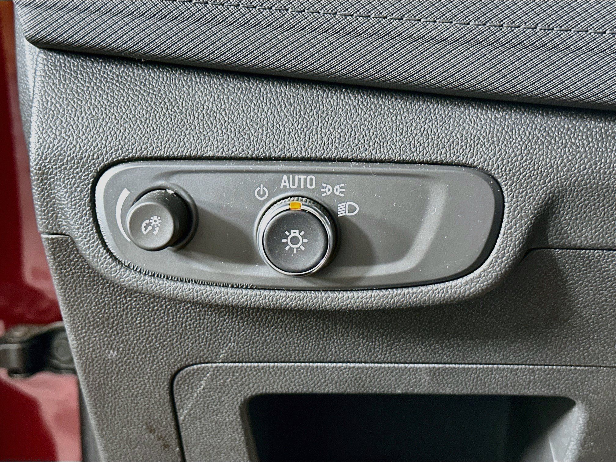 Used 2025 Chevrolet TrailBlazer LT FWD image 16