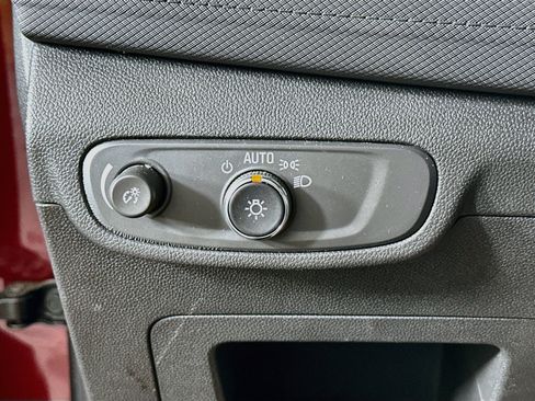 Used 2025 Chevrolet TrailBlazer LT FWD image 16