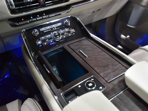 Used 2019 Lincoln Navigator Reserve AWD/4WD image 37