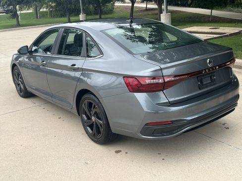 Used 2025 Volkswagen Jetta SE w/ Sunroof Package FWD image 8