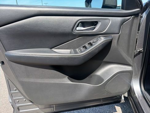Used 2024 Nissan Rogue SV AWD/4WD image 12