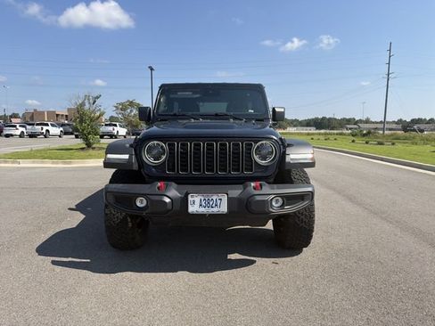Used 2025 Jeep Wrangler Unlimited Rubicon AWD/4WD image 8