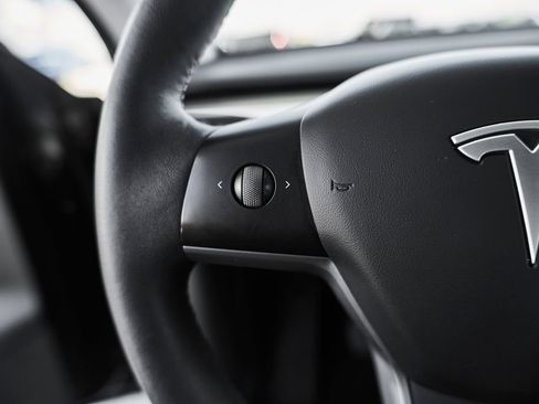 Used 2023 Tesla Model Y Long Range AWD/4WD image 22