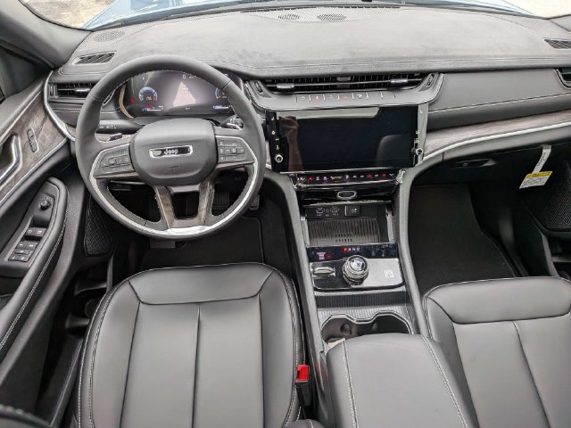 New 2027 Jeep Grand Cherokee Limited w/ Limited Altitude Package AWD/4WD image 18