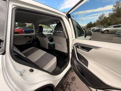 Used 2023 Toyota RAV4 XLE AWD/4WD image 13