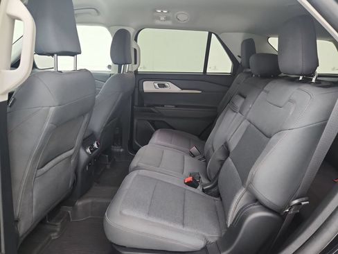 Used 2025 Ford Explorer Active AWD/4WD image 32