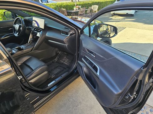 Used 2023 Toyota Venza Nightshade image 24