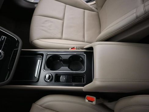 Used 2022 Lincoln Corsair AWD w/ Premium Package image 16