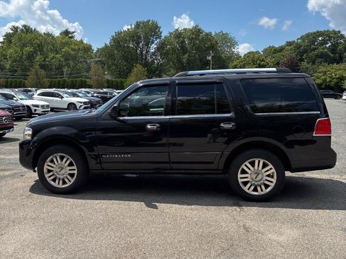 Used 2013 Lincoln Navigator 4WD image 2