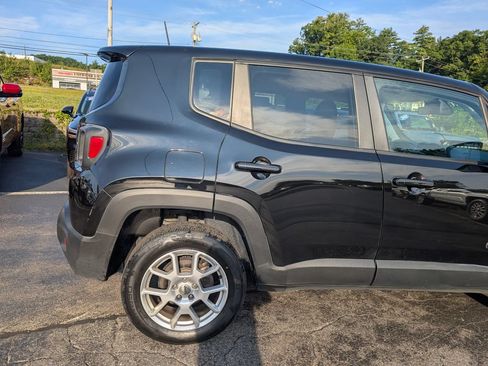 Used 2023 Jeep Renegade Latitude AWD/4WD image 8